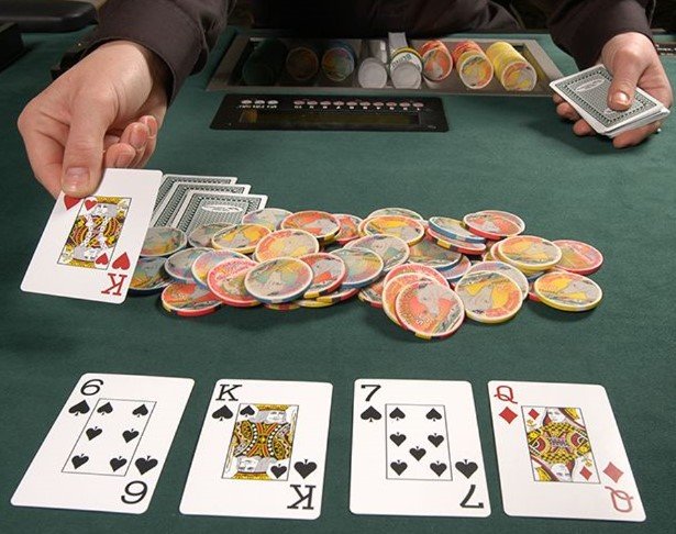 Top 6 Jogos de Poker com Mais Participantes em Torneios Online